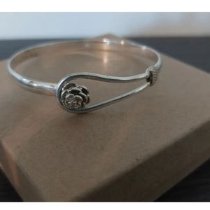 VINTAGE  Sterling Silver .925 Bracelet with Flower clasp Bangle